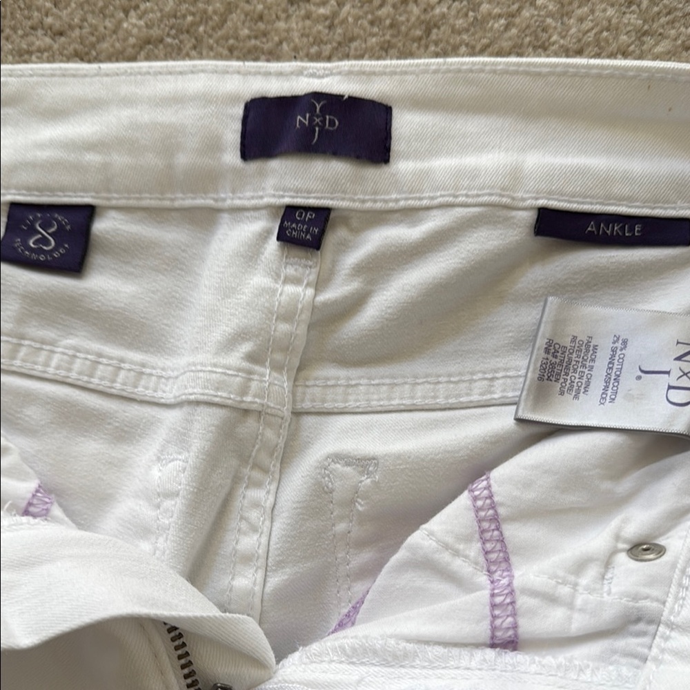 NYDJ White Straight Leg Jeans Crisp and Clean - Picture 5 of 6